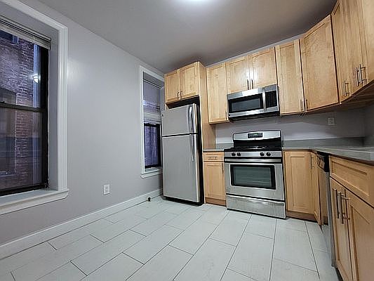 4th image of 27 E 124th St Office A