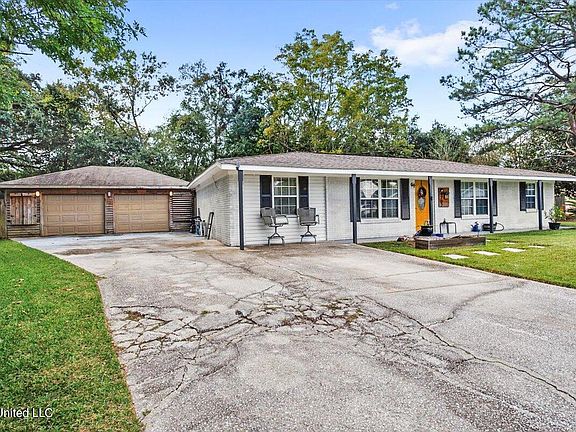 3rd image of 4702 Bel Meade Cir