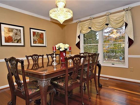 5th image of 2406 Henslowe Dr