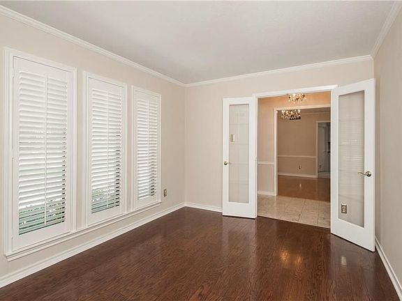 4th image of 6847 Hillwood Ln