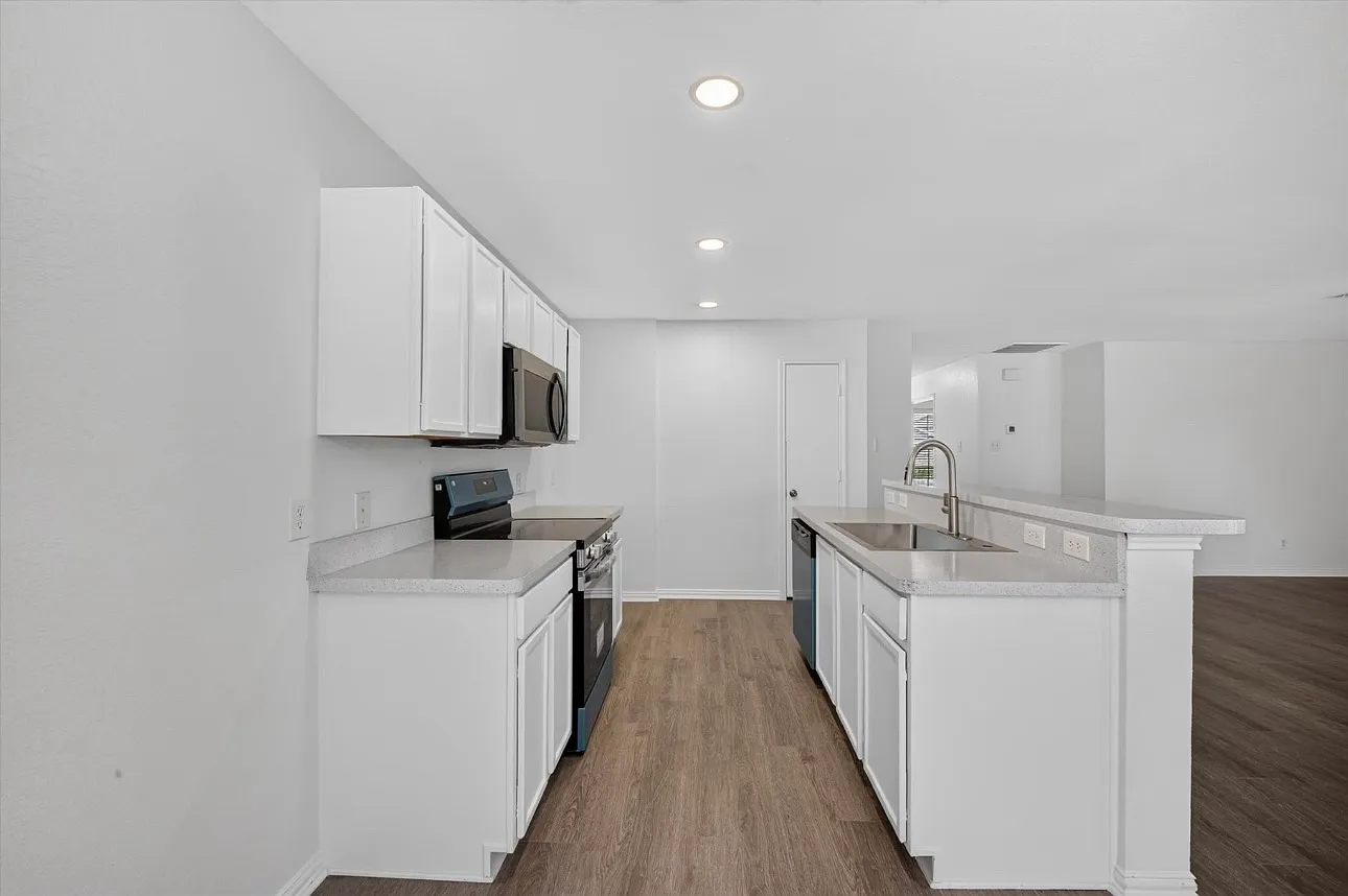 9605 Woodrow Wilson Dr — Photo 4