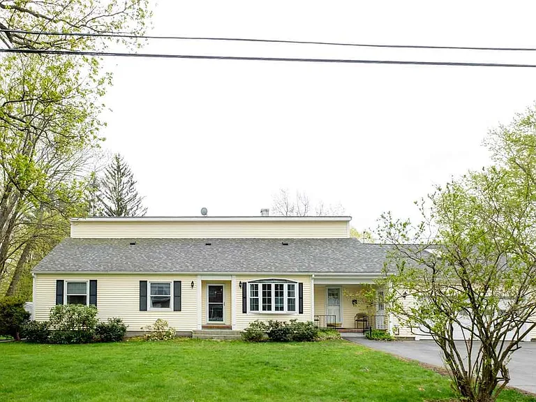 4 Spruce St — Photo 1