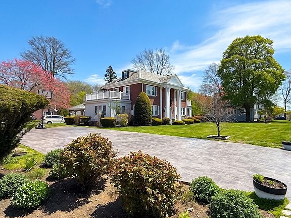 2nd image of 115 Hawthorn Rd