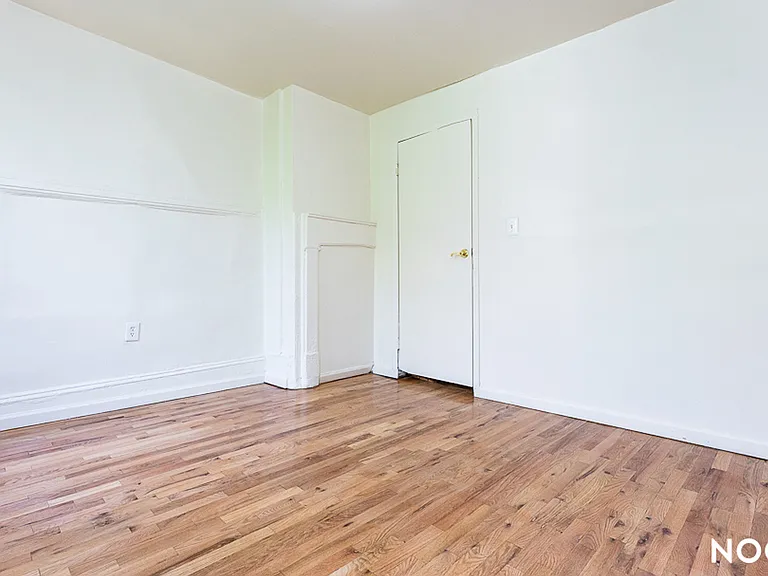 33 Montrose Ave #3T — Photo 15
