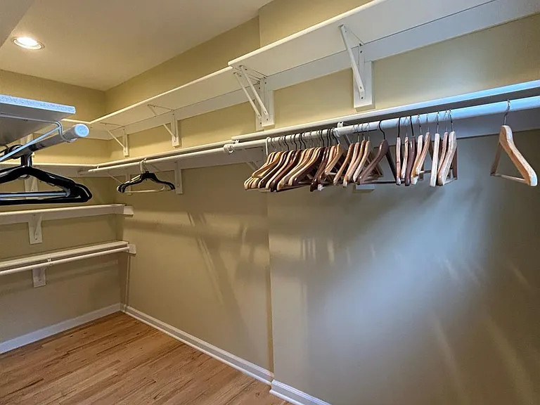 8 Julie Dr — Photo 16