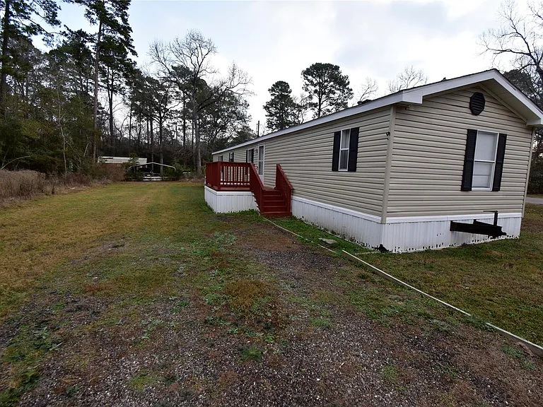 2 Lake View Ln — Photo 2