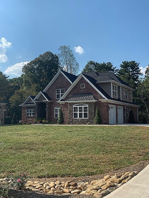 2nd image of 634 32nd Avenue Dr NW