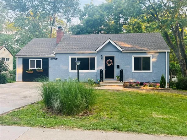 8207 W 79th St, Overland Park, KS 66204