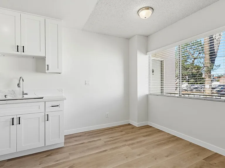 Apartment Building in Park Mesa Heights with Laundry On-Site and Parking — Photo 17