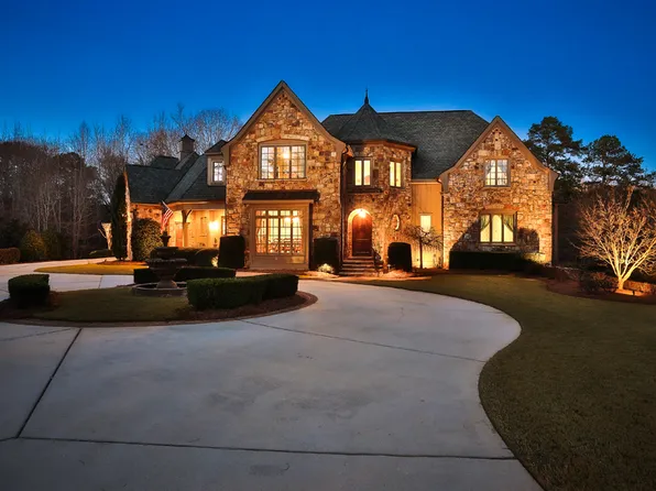 130 Newhaven Dr, Fayetteville, GA 30215
