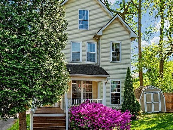 3rd image of 11109 Hillsdale Dr