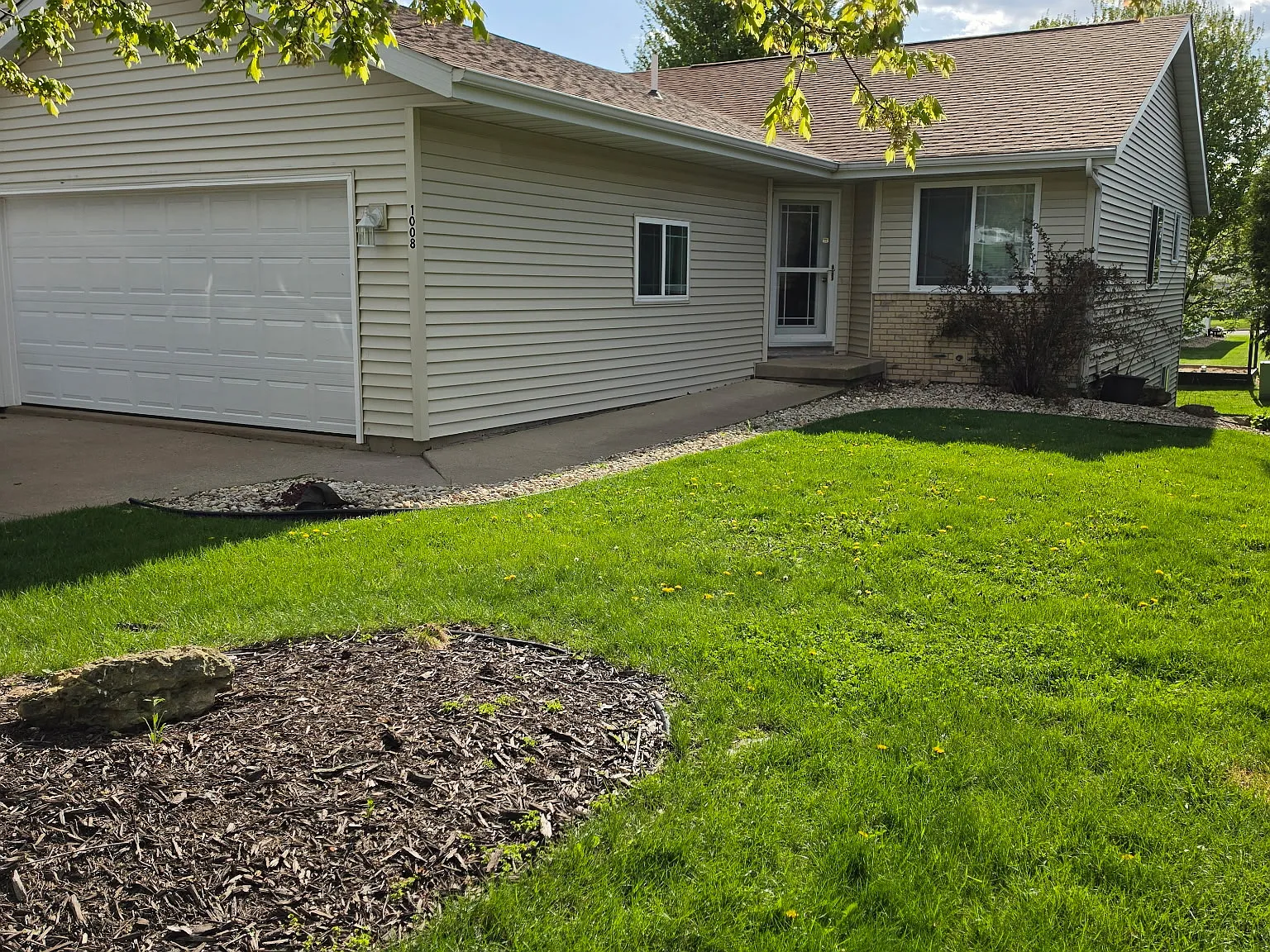 1008 Georgene St — Photo 2