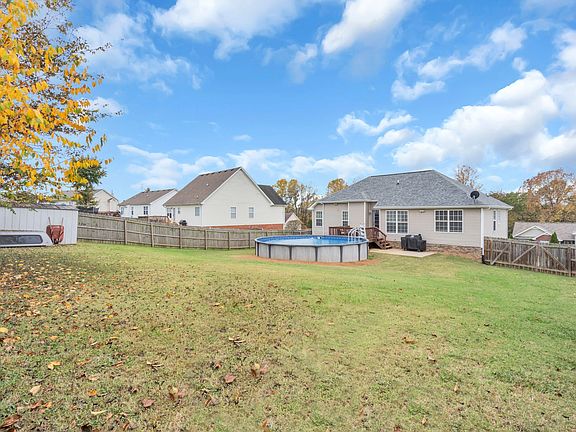 4th image of 102 West Dr