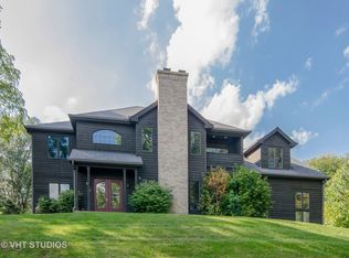 110 Forestview Dr, Elgin, IL 60120