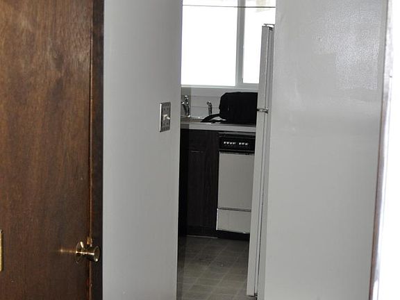 Hallway leading to second Bedroom and kitchen