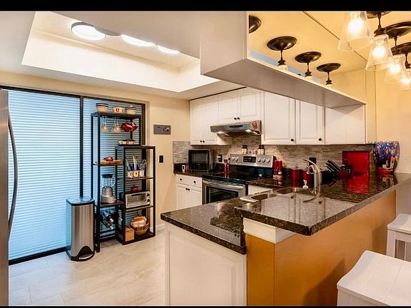 2nd image of 108 Woodlake Wynde #108