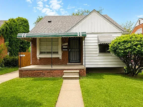 3 bed, 974 sqft, $1,349 — Photo 1