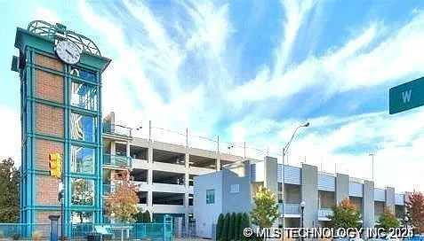 1 bed, 1.0 bath, 996 sqft, $1,125 — Photo 2
