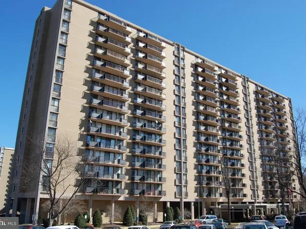 6100 Westchester Park Dr #12, College Park, MD 20740