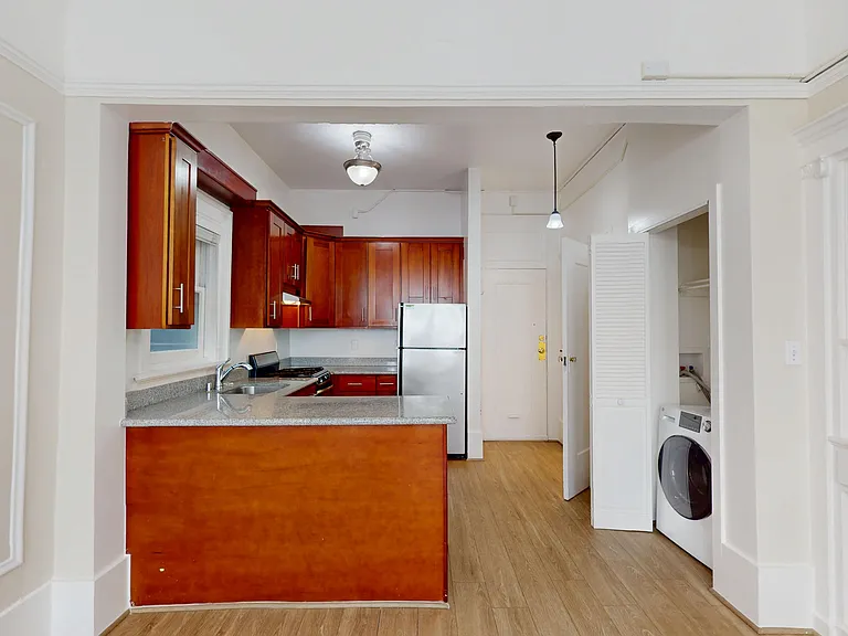 1560 Sacramento St #109 — Photo 2