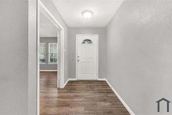 4 bed, 2105 sqft, $2,800 — Photo 2