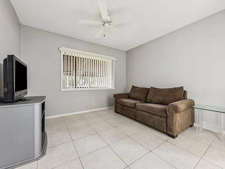 5040 Rose Hill Dr #204 — Photo 9