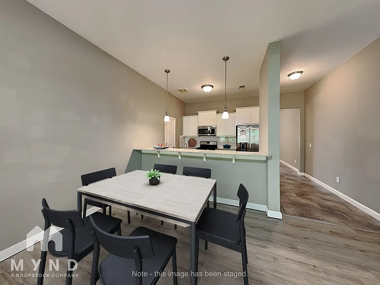 1003 Merlin Dr — Photo 1