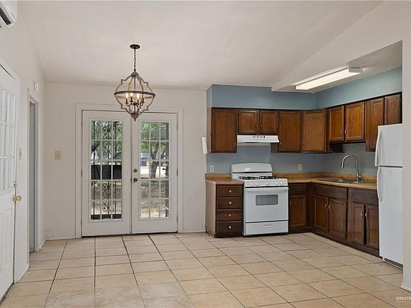 5th image of 705 E 9th St