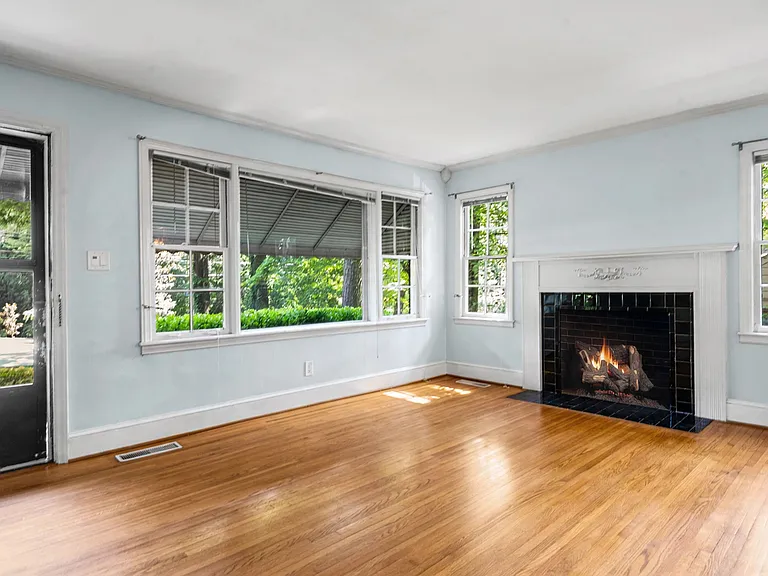 2126 Arnold Dr — Photo 5