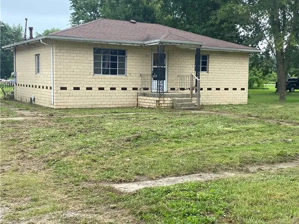 303 7th St, Jewett, IL 62436