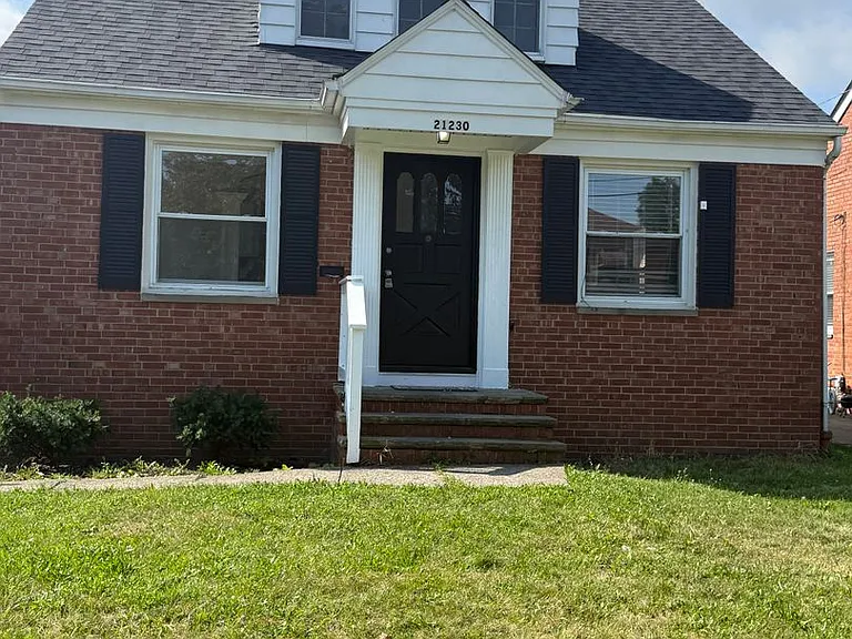 21230 Tracy Ave — Photo 1
