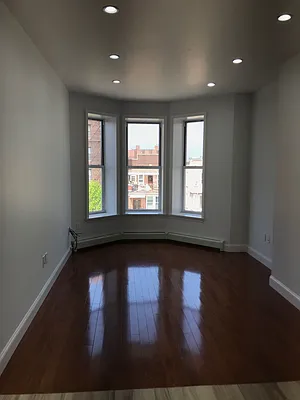 Rented by REMAX Elite | media 5