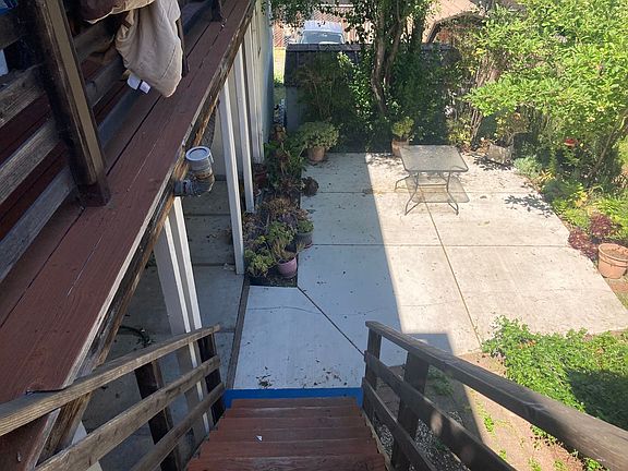 3rd image of 615 E I St