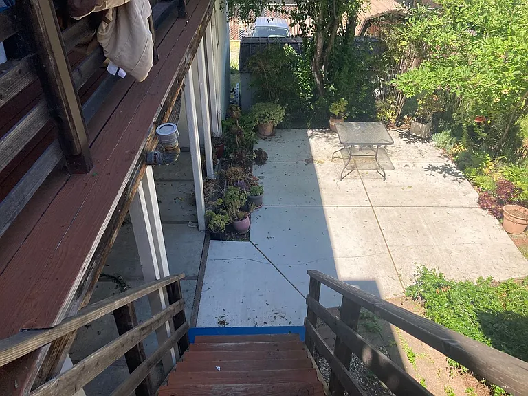 615 E I St — Photo 3