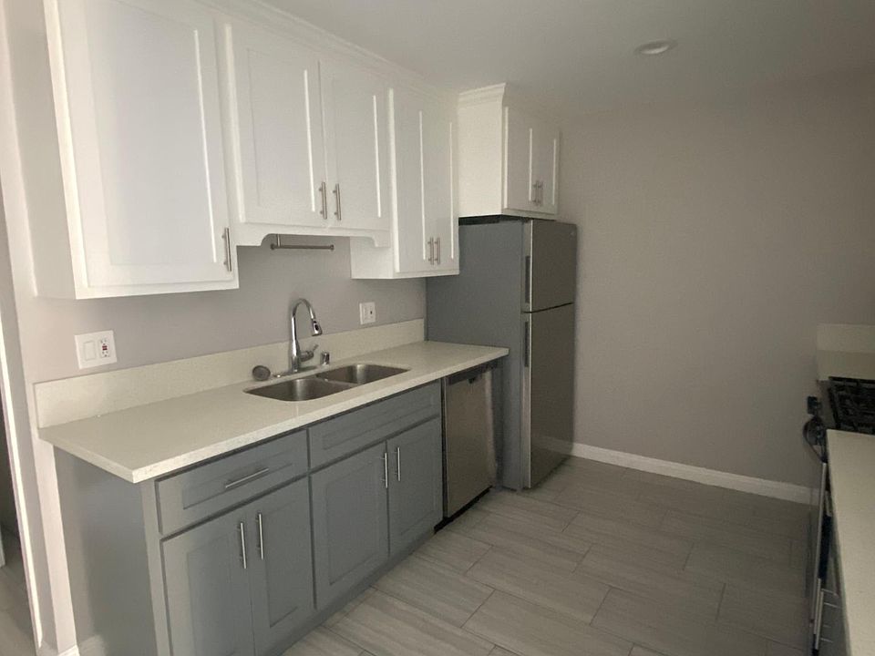 1st image of 5112 Oakland St #206