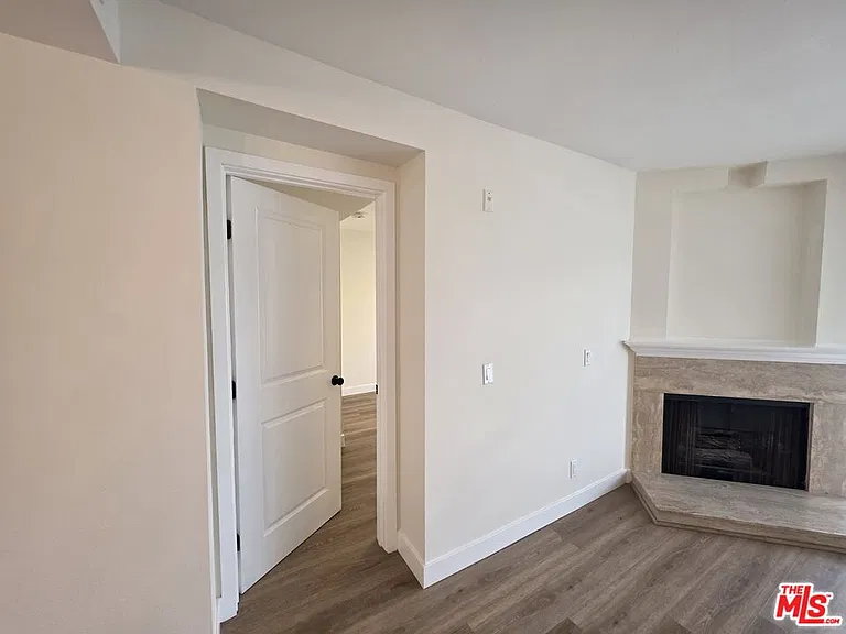 535 W 4th St #110 — Photo 17