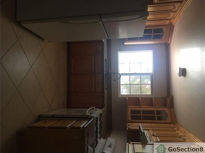 1st image of 3243 Locke Dr