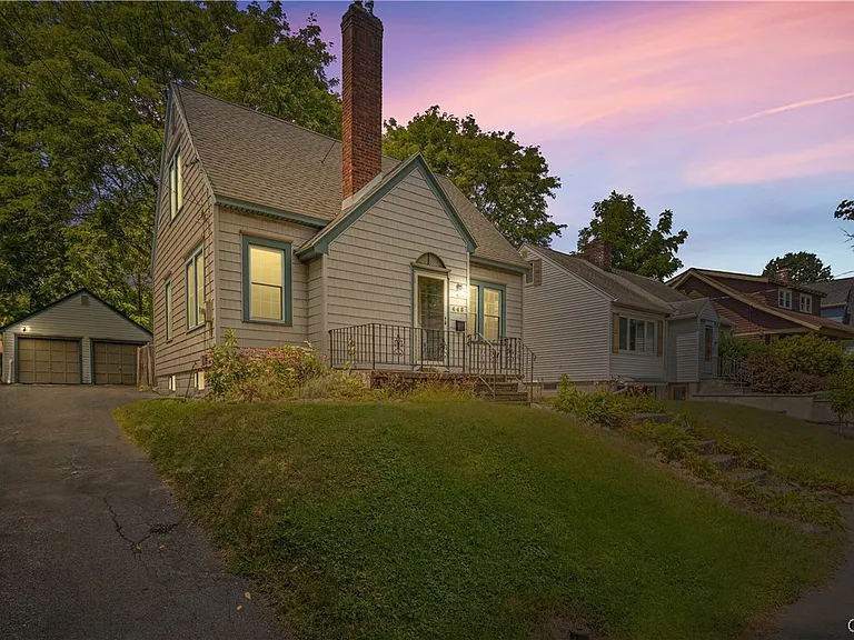 448 Buckingham Ave — Photo 2