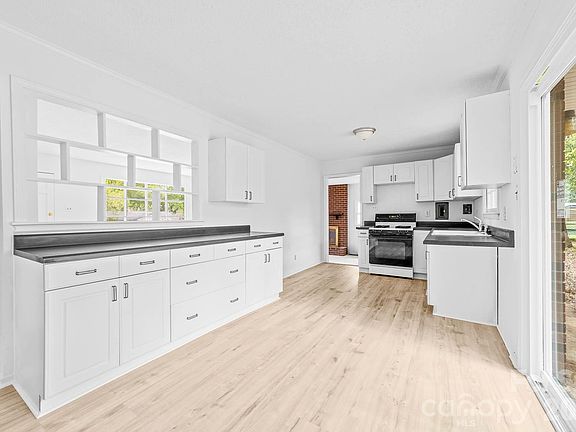 5th image of 785 Rabun Ln