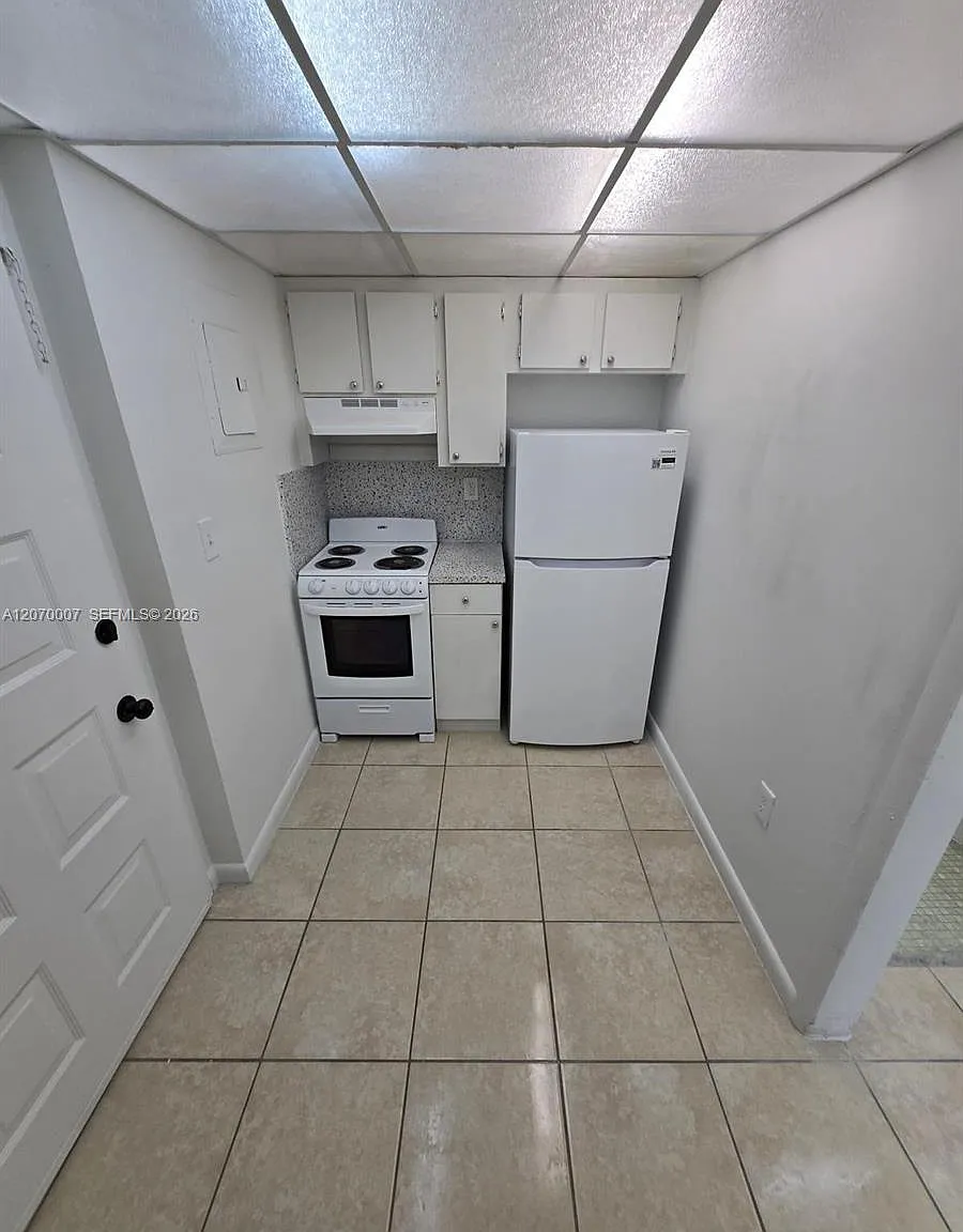 Coral Gate West Condo — Photo 1