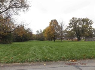 N Thorn Tree Rd, Muncie, IN 47304