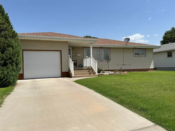 1303 E 13th St, Hays, KS 67601