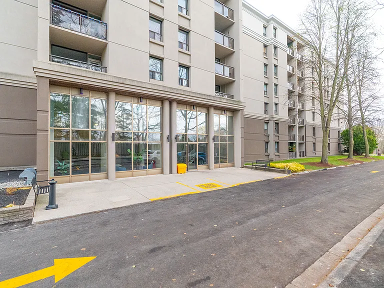 3189 King St E — Photo 23