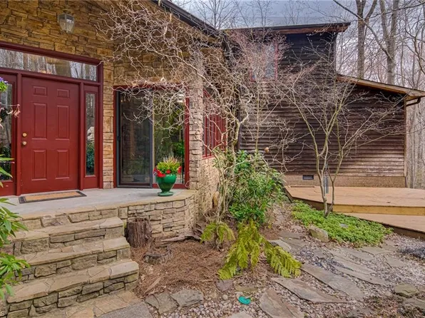 7028 Discovery Ln, Walkertown, NC 27051