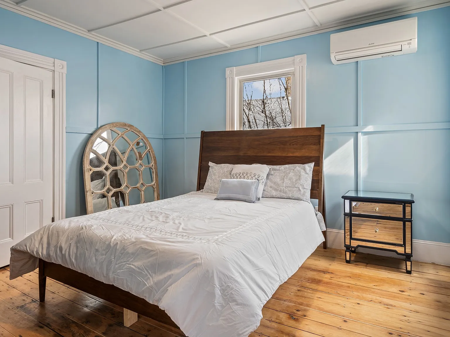 3 bed, 1100 sqft, $3,000 — Photo 4