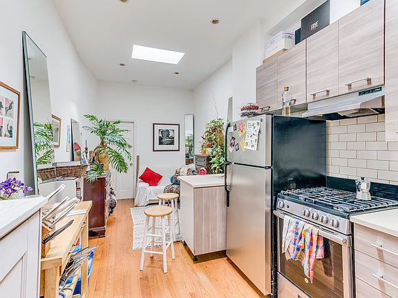 3rd image of 131 Dikeman St APT 1