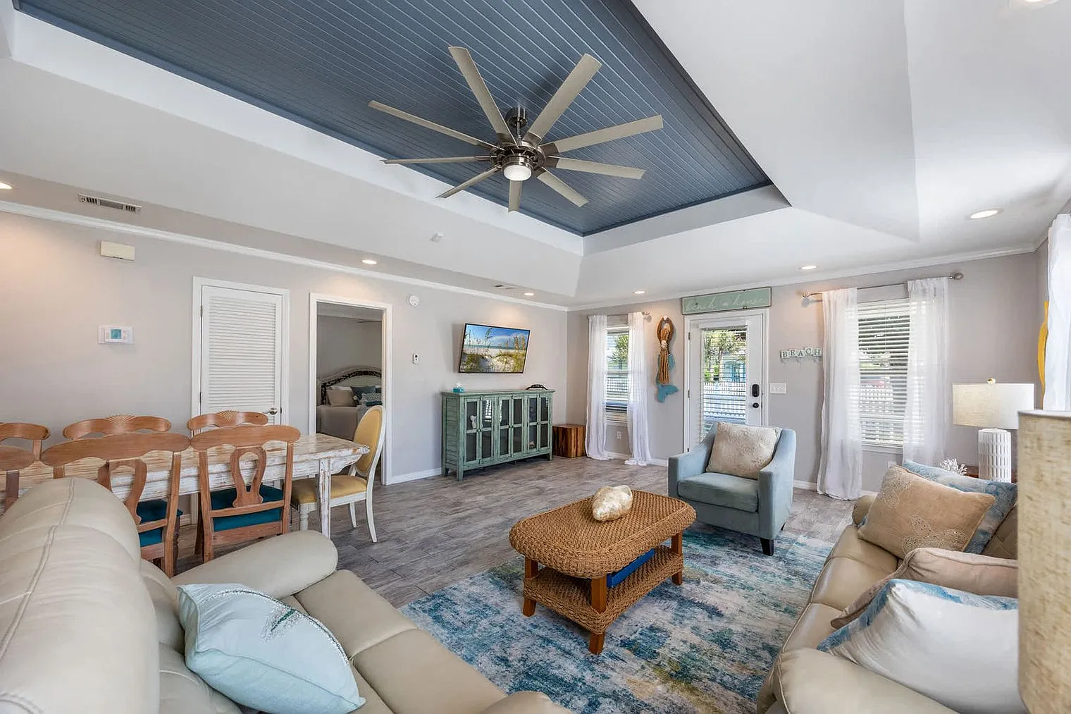 3 bed, 3.0 bath, 1463 sqft, $2,824 — Photo 1