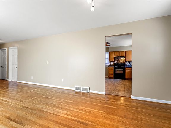5th image of 625 Laramie Dr