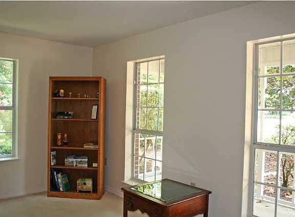 The living room space...for your pretty furniture or your office...Flexible! 