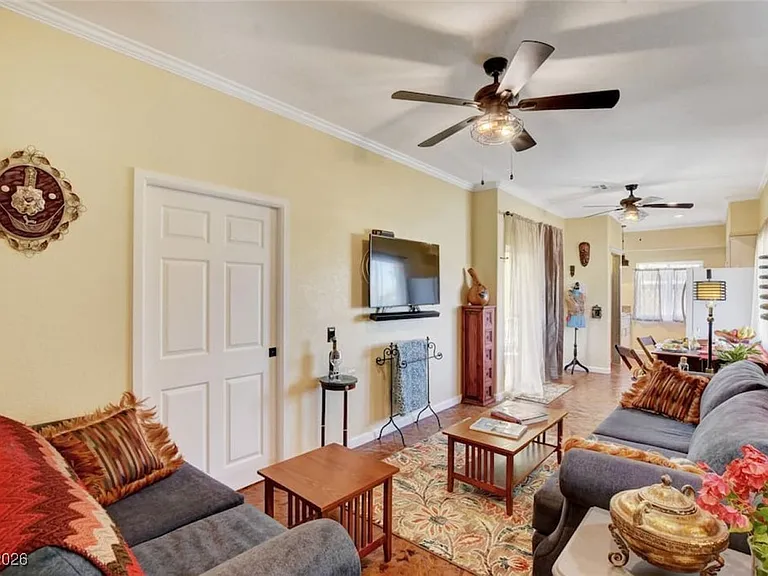 481 Benedict Dr — Photo 3